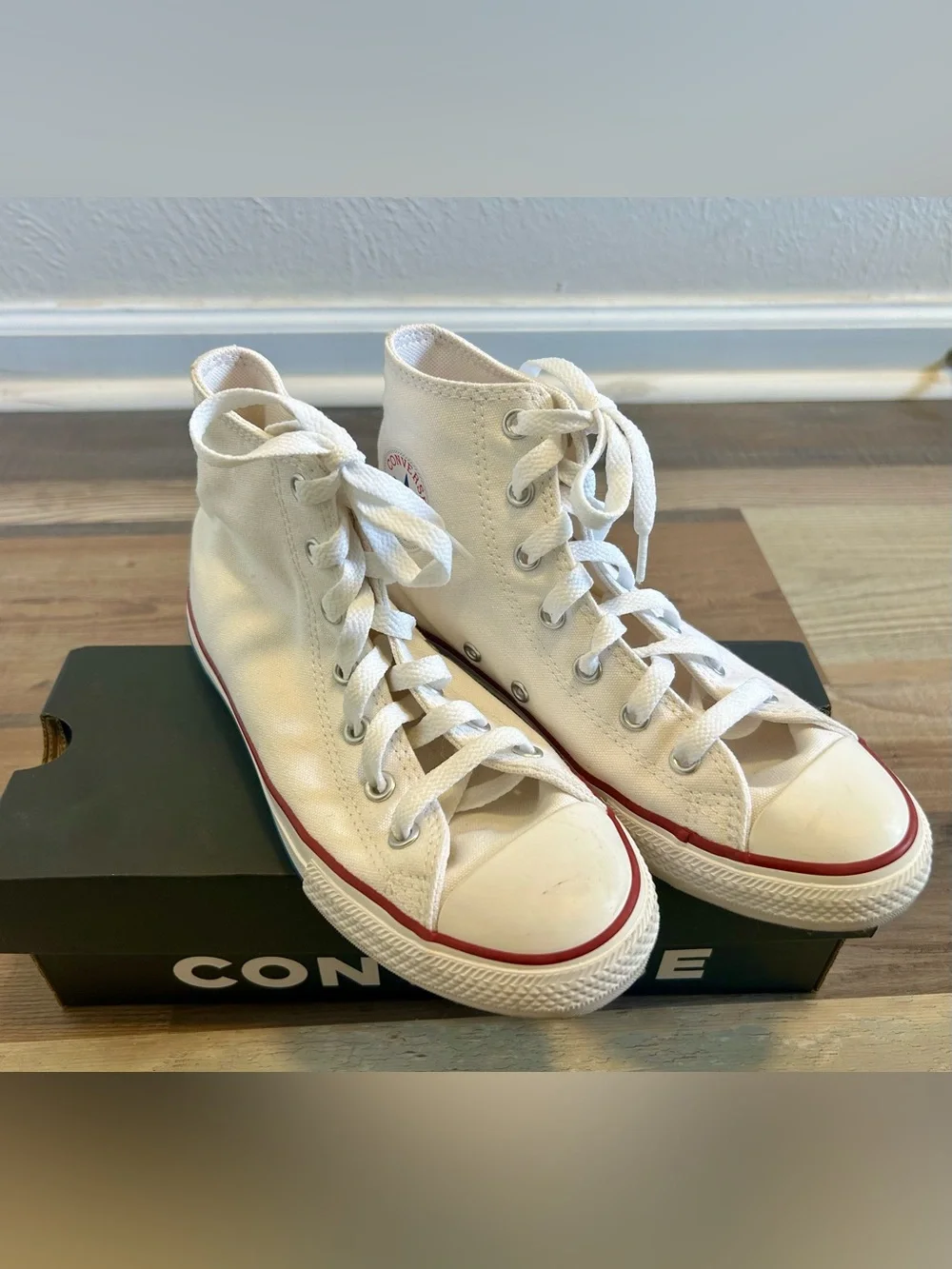 Classic White Converse Chuck Taylor All Star High Tops (Youth 3 / Women 5) EUC